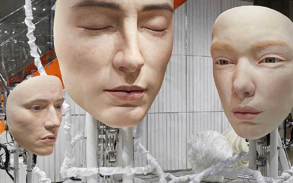 Gentle Monster x Maison Margiela: пространство между модой и технологией